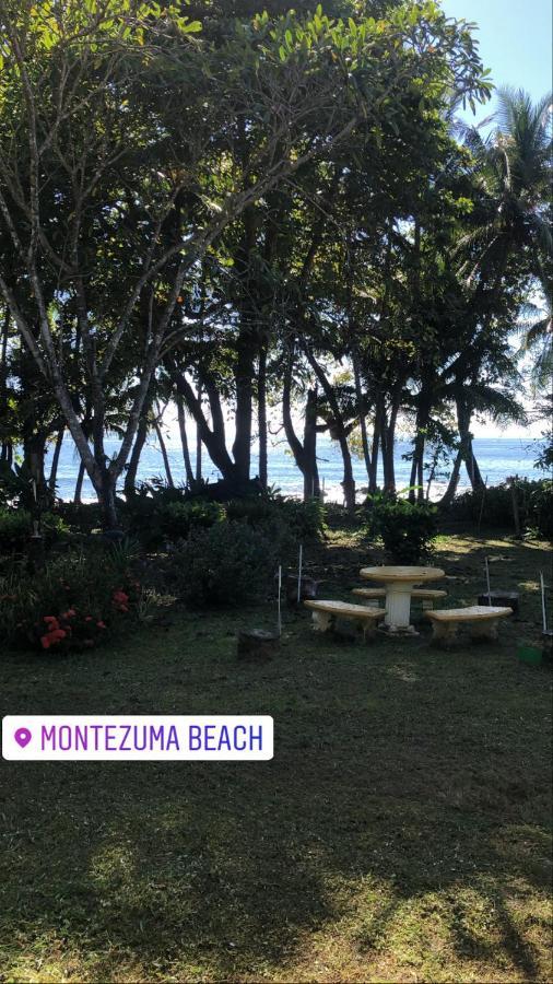 El Pargo Feliz Hotel Montezuma Bagian luar foto